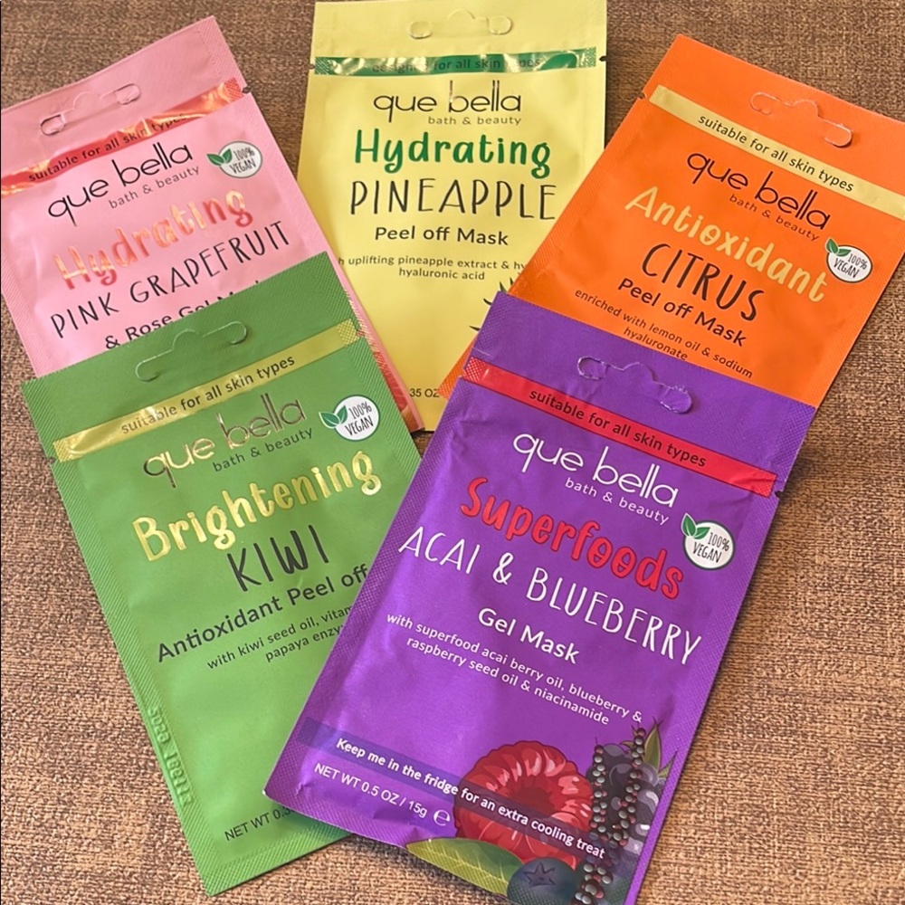 BNWT que bella face masks